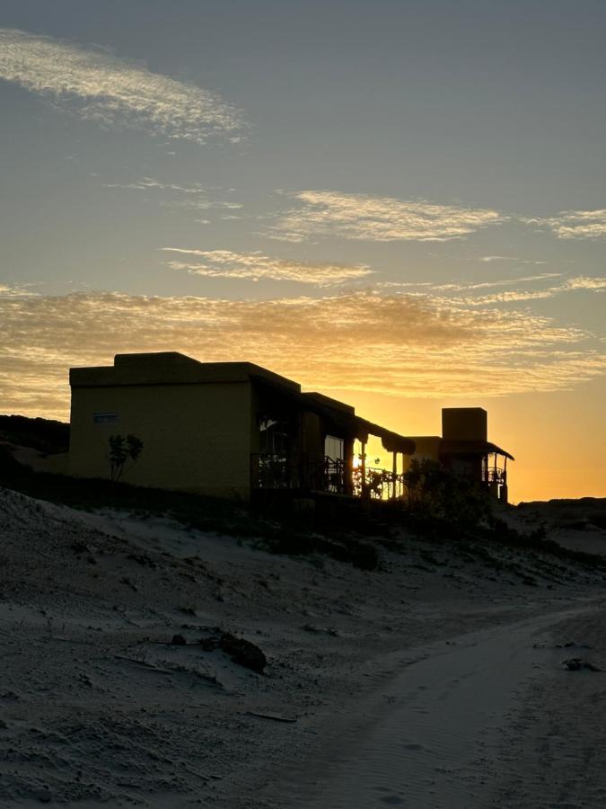 Bangalo Encantador Praia Da Baleia Itapipoca Exterior photo